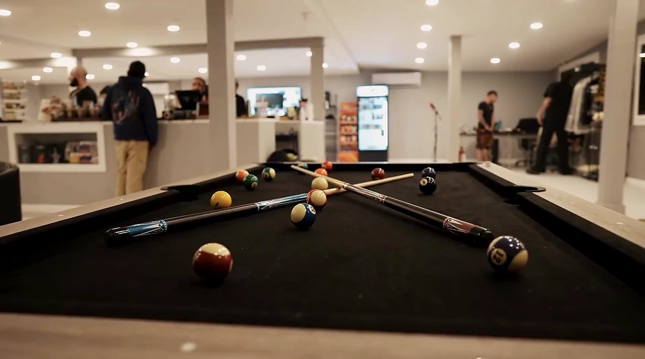 Pool table inside Blvck Diamond
